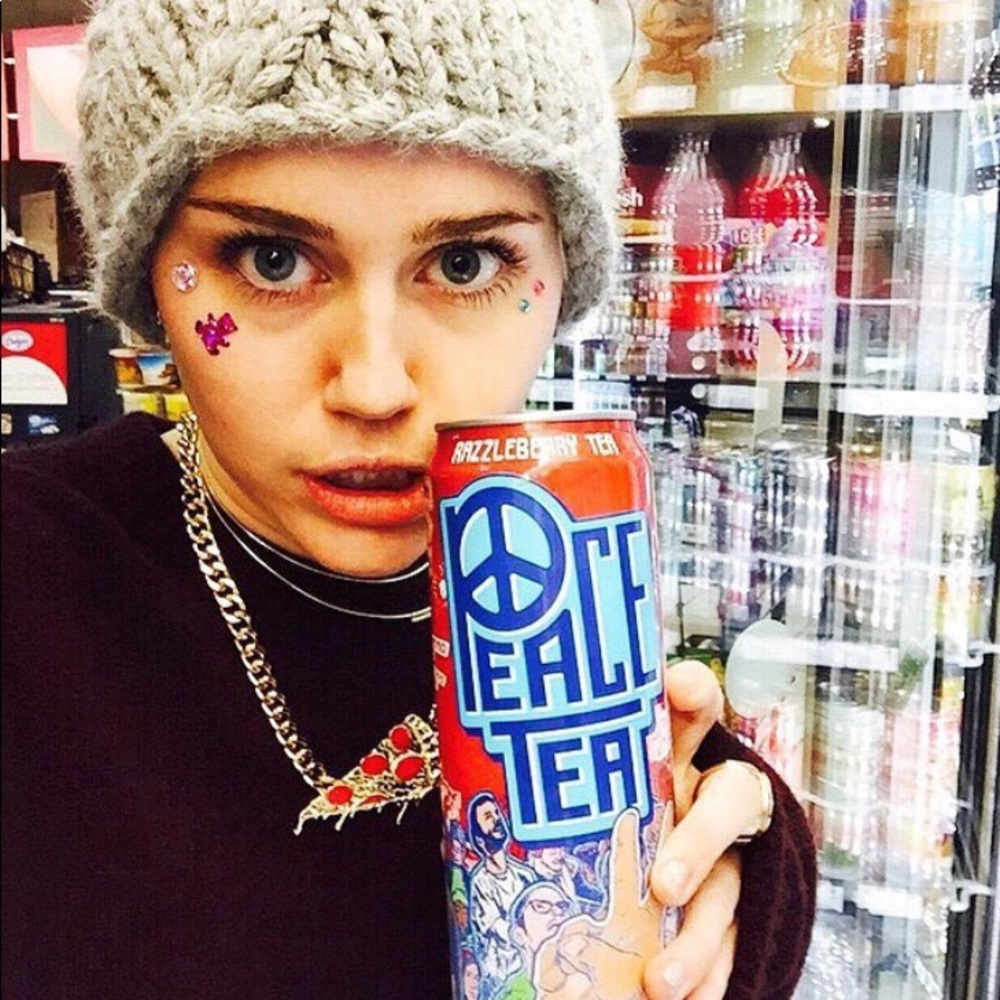 Miley Cyrus pizza 🍕 necklace